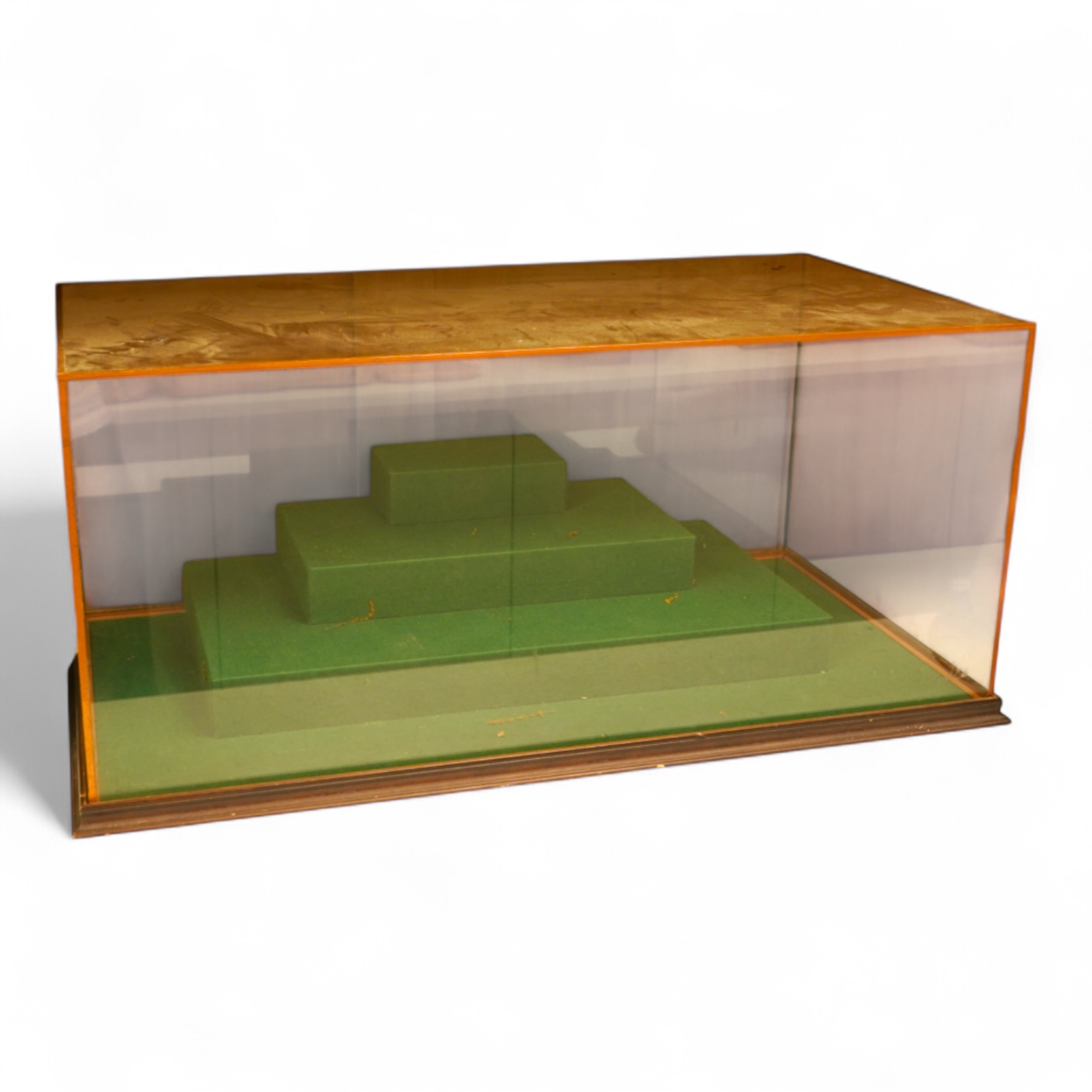 A large table top glass display cabinet with a stepped interior green baize base, 73.5cm wide x 33cm high x 39cm deep